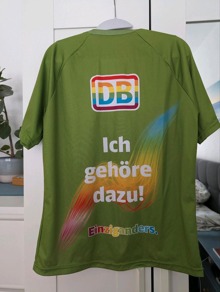 DB Laufshirt B2Run 2023 grün Einziganders Herren Größe M Rainbow in Hannover