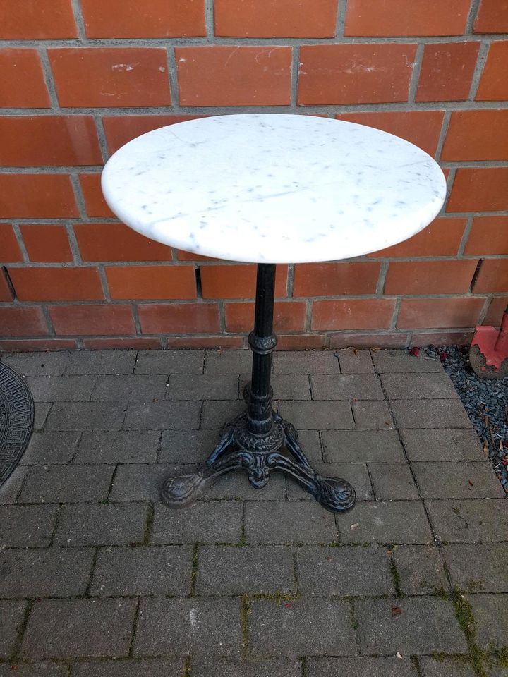 Tisch Marmor Gusseisen Gartentisch Beistelltisch in Henstedt-Ulzburg