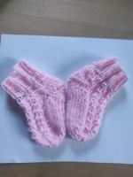 Babysocken, gestrickt Handarbeit mit Perlen, - ca, 4  Monate Nordrhein-Westfalen - Lohmar Vorschau