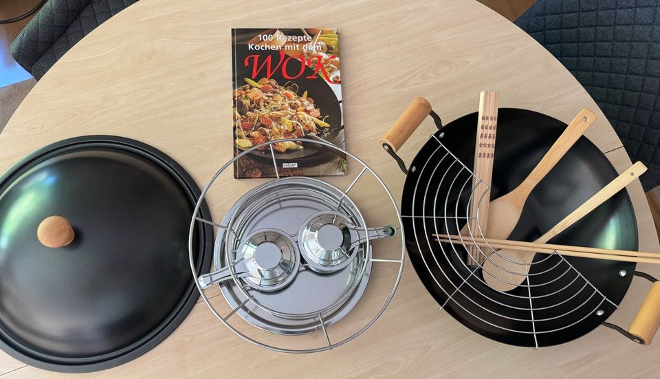 Wok Set neu mit Zubehör Kochbuch in Berlin