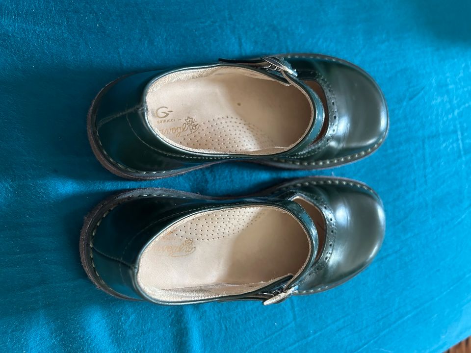 Top Gallucci Leder Ballerinas Spangenschuhe grün Gr. 29 OVP in Semlow