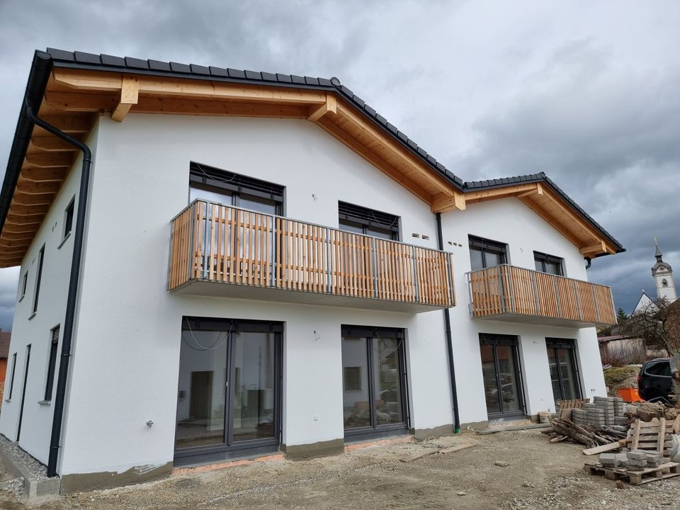 Neubau-Doppelhaushälfte im MVV-Gebiet in Vogtareuth