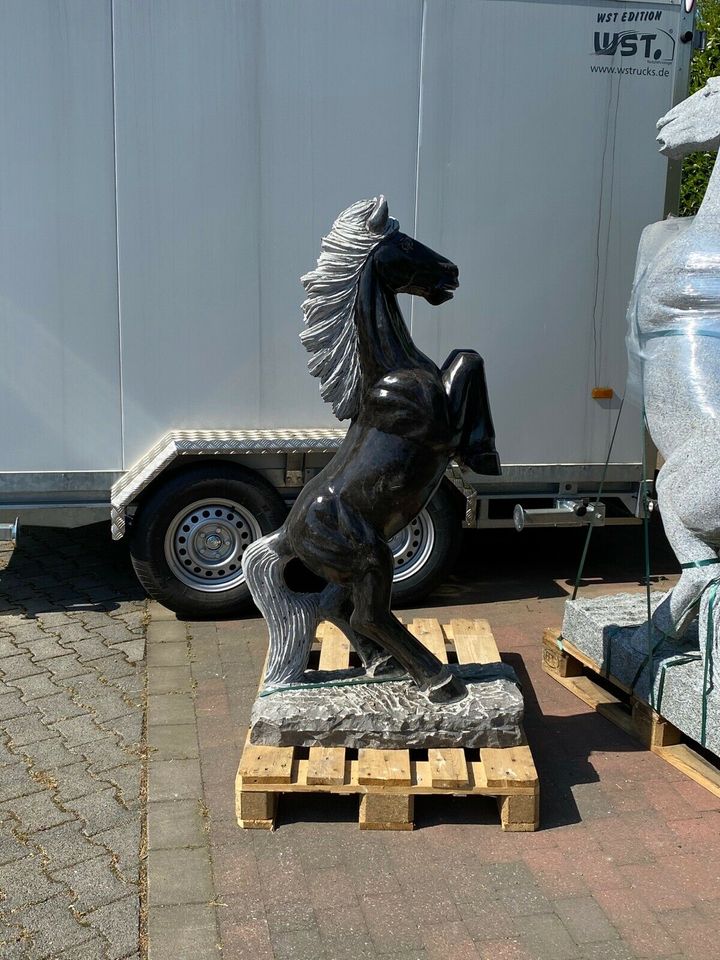 Deko Pferde Lebensgroß aus Blaustein oder Granit in Dorsten