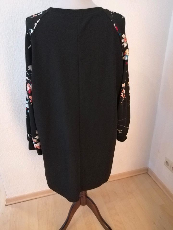 SHEIN Kleid Emery Rose  4XL 50 52 54 schwarz Ärmeldruck Blumen in Brackenheim