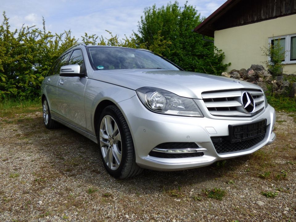 Sehr gepflegter Mercedes C180 Kombi Sitzheizung Teilleder Top !!! in Giengen an der Brenz