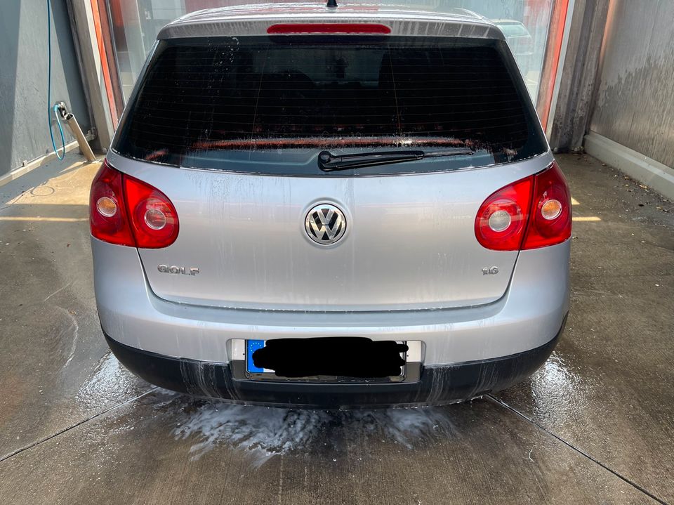 Golf 5 1,6l in Duisburg