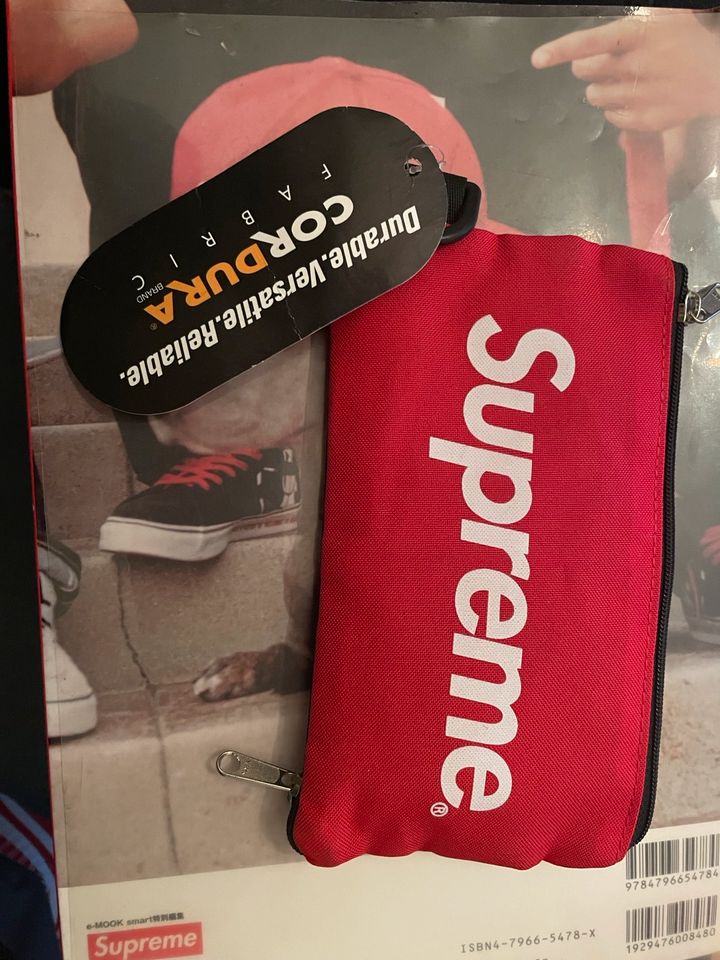 Supreme x Cordura Handy Bag in Darmstadt