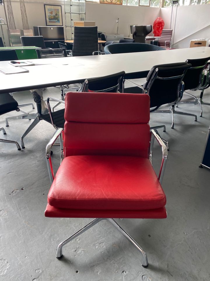 Vitra soft pad chair EA 208 Leder rot in Wiesbaden