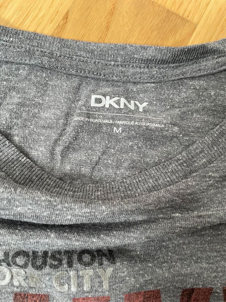 DKNY T-Shirt in Obertshausen