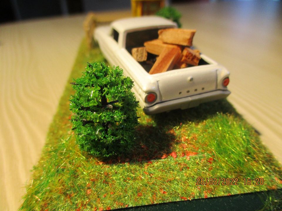 Modellauto-Diorama /Acrylvitrine in Waldheim