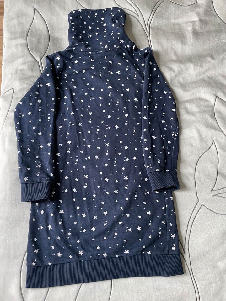Kleid Sweatshirt blau Stern Streifen 134 140 in Bremen