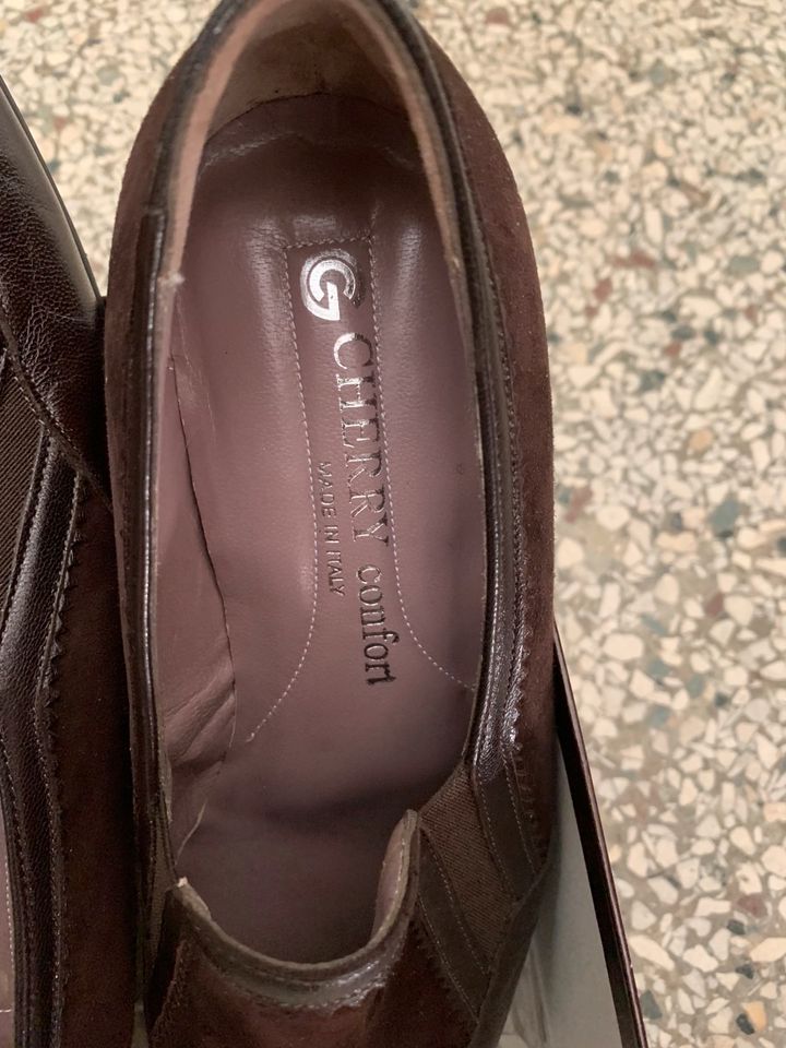 Damen Schuhe 38.5 Gr echtes Leder Braun Farbe in Schönkirchen