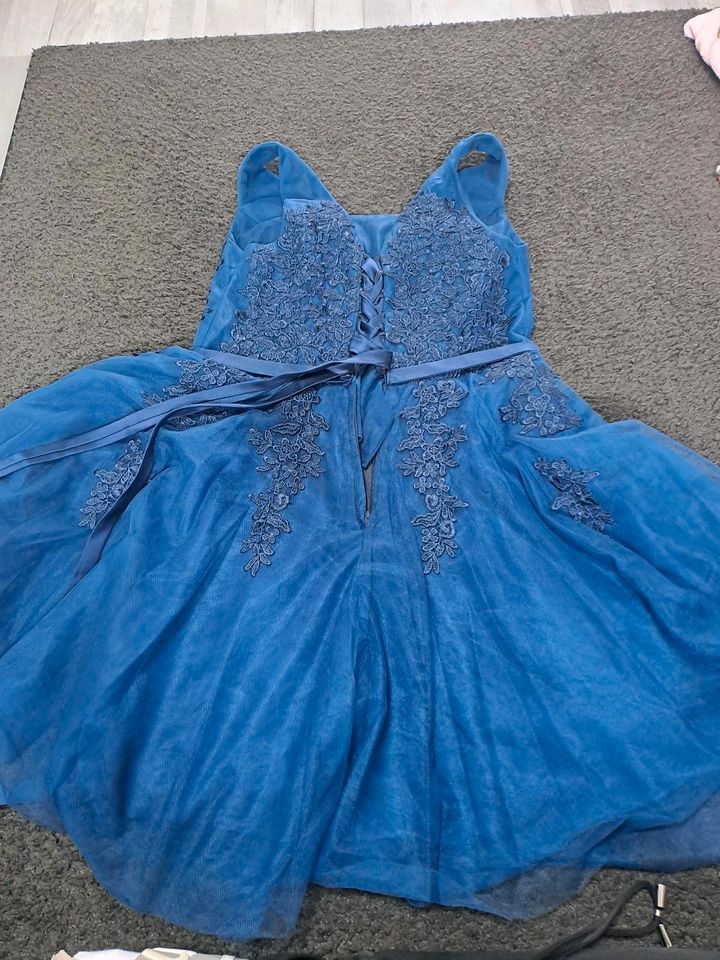 Kleid mit schnüren Größe XL in Ühlingen-Birkendorf