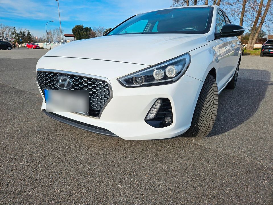 Hyundai I 30 Fastback Benziner in Trebur