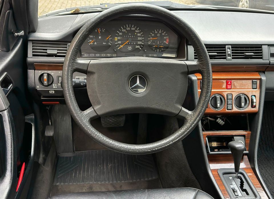 Mercedes-Benz 300 CE Automatik*Klima*Leder* H-KENNZEICHEN in Haßloch