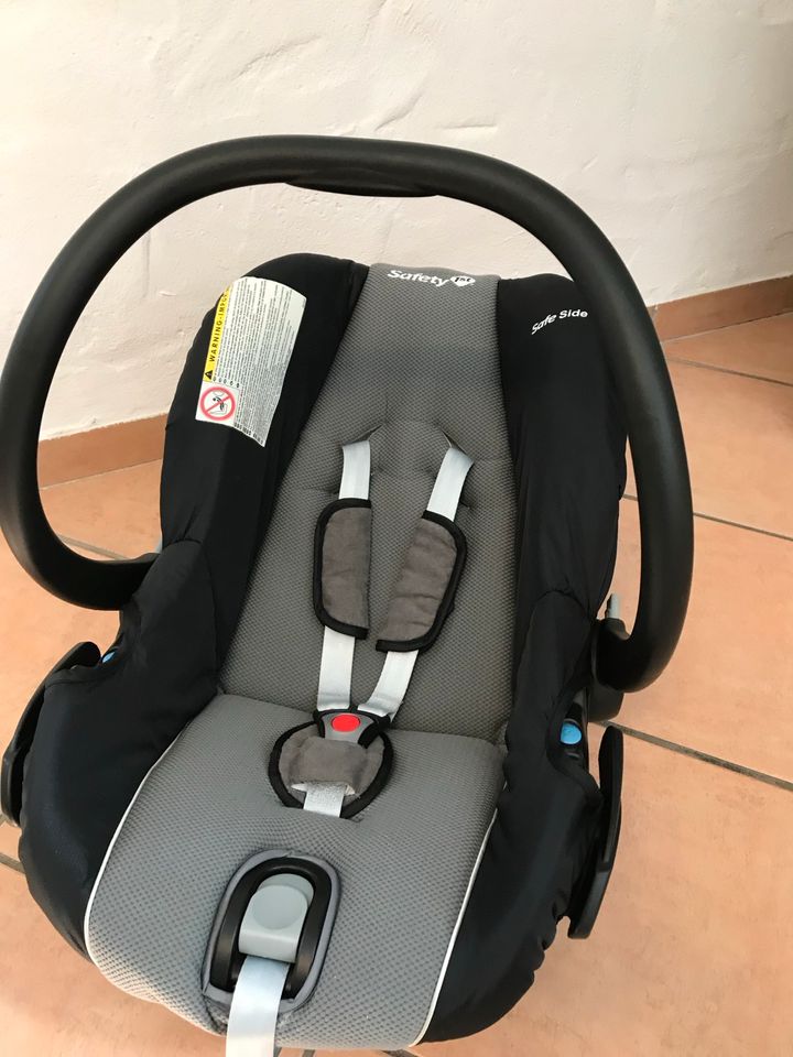 Babyschale mit Autobasis von Safety 1st + Rücksitzspiegel in Gladenbach