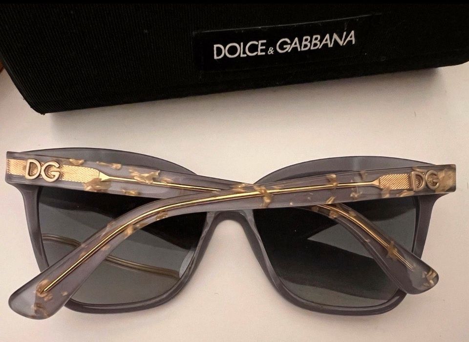 Dolce & Gabbana D&G Sonnenbrille grau Silber Gold in Troisdorf
