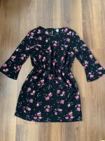 Schwarzes Kleid mit Blumen Nordrhein-Westfalen - Herford Vorschau