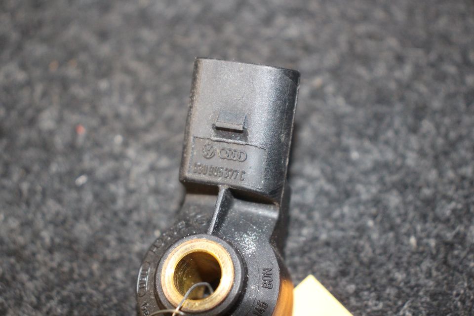 Audi Q7 VW Seat Skoda Klopfsensor Klopf Sensor 030905377 in Mörfelden-Walldorf