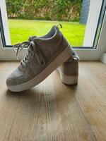 Sneaker in Wildleder grau - Esprit - sehr guter Zustand Niedersachsen - Peine Vorschau