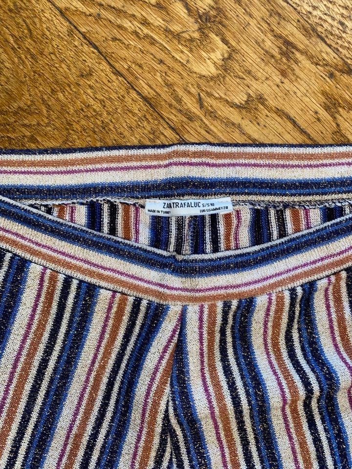 Bunte Hose von ZARA in Grösse S (Missoni Stil) in Berlin