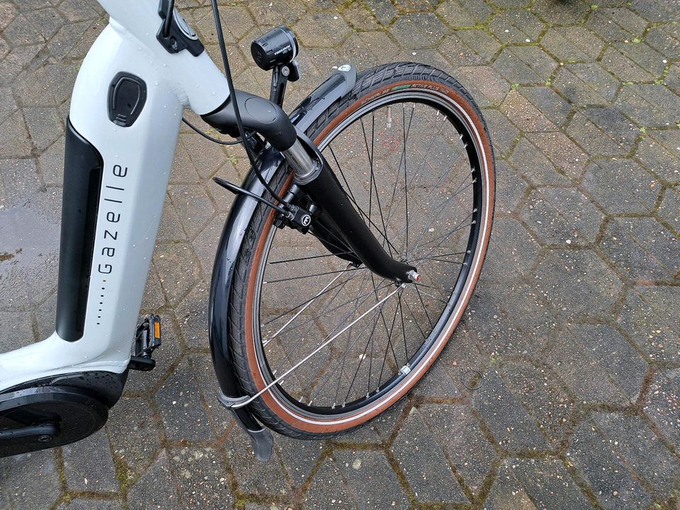 E Bike 28Zoll Damen GAZELLE Arroyo C7 + 2022..860km .NP 3400€ in Langwedel