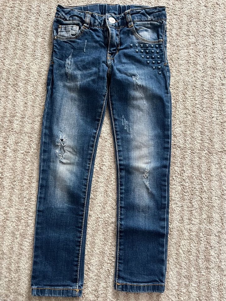 Moderne Jeans gr. 104 Zara in Berlin