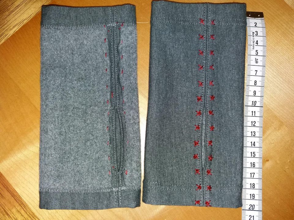 Armstulpen mit Daumenloch aus Sweatjersey mit Perlenstickerei in Sonthofen