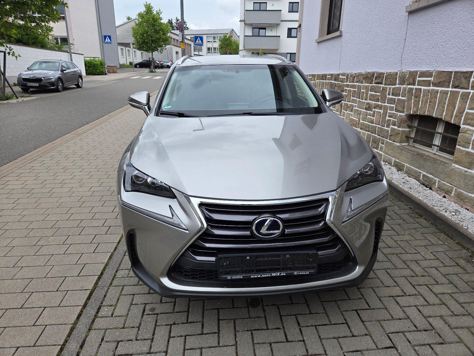 Abbildung des Autos lexus nx 300 h