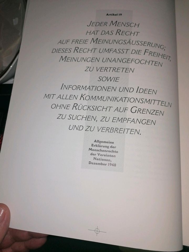 Die Würde des Menschen Reporter ohne Grenzen 100 Fotos in Berlin