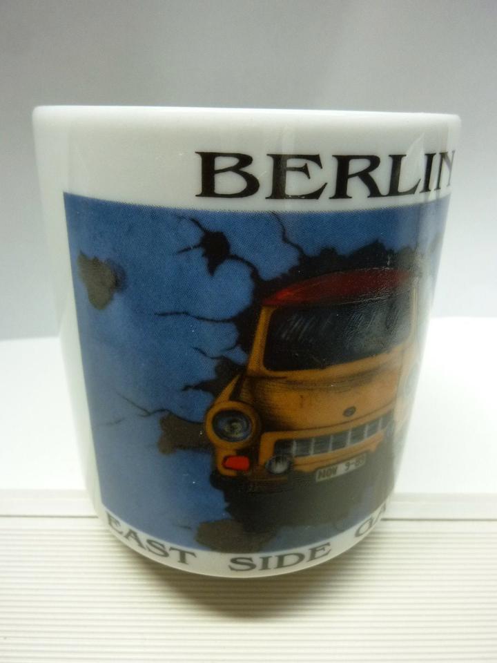 Trabant Tasse:„Die Legende.“ u.Berlin:„East Side Gallery“,jeStück in Bad Kreuznach