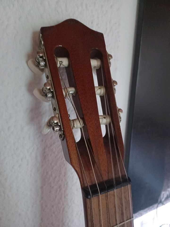 Gitarre  gebraucht und Reparatur bedürftig... in Bad Tölz