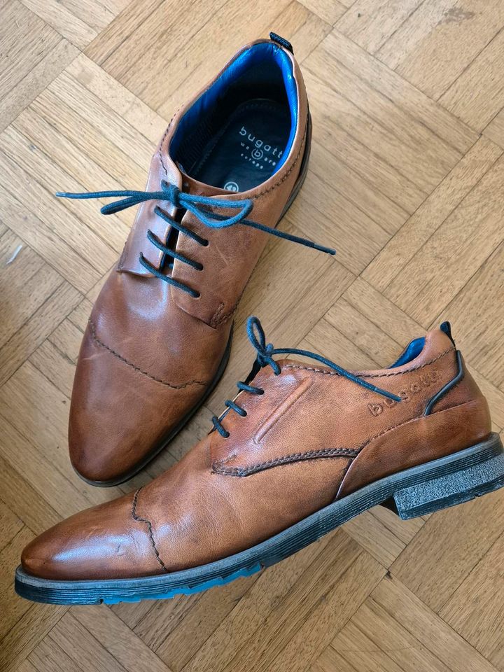 Bugatti Herren Schnürer Schuhe 43 cognac 1 x getr. Abschlussball in Klingenberg am Main