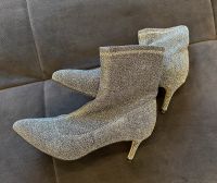 Damen Glitzer Stiefel festlich Silber von Buffalo Größe 37 Nordrhein-Westfalen - Rösrath Vorschau