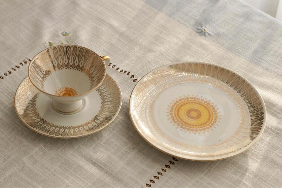 Set aus Untertassen und Tassen Porzellan Winterling Röslau in Hamburg