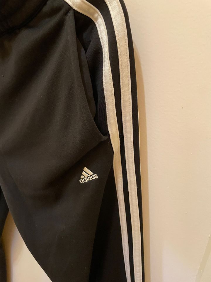 Adidas Jogginghose Gr. 34 in Leipzig