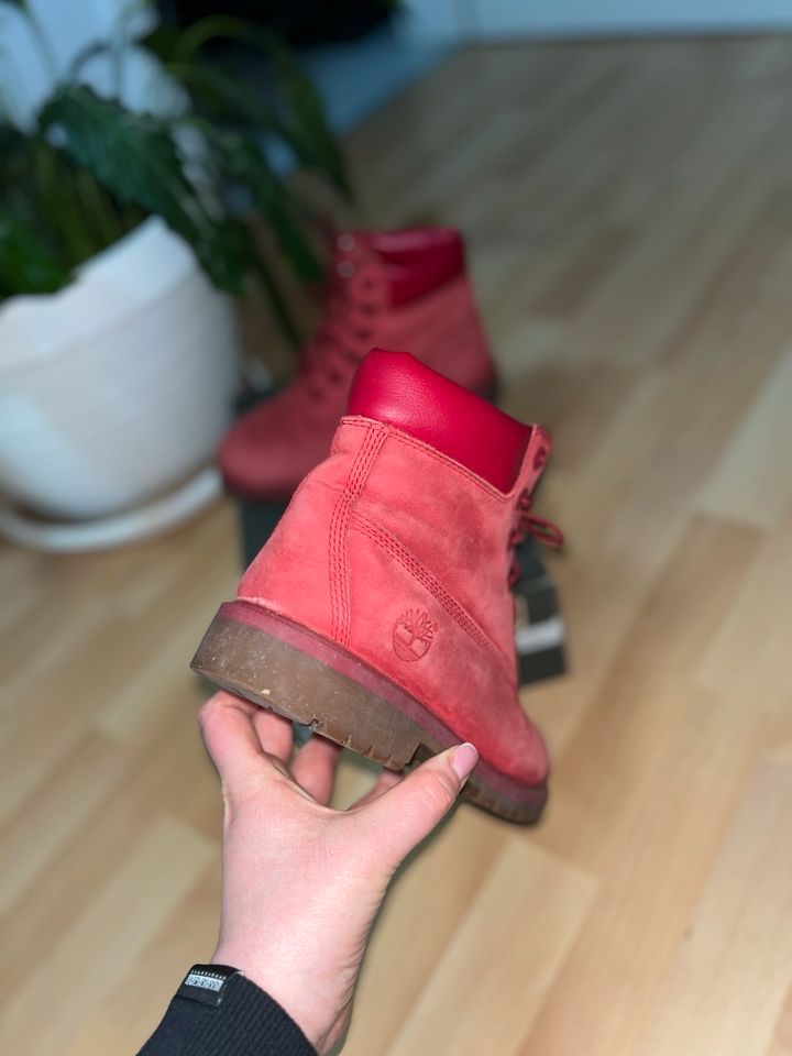 Timberland Boots Rot Gr. 38 US 5,5 Wildleder in Wetzlar