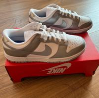 Nike Sneaker Dunk Low Größe 42 Metallic Silber & Weiß Nordrhein-Westfalen - Kerpen Vorschau