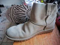 Damen UGG Boots grau GRÖßE 40 wie neu Nordrhein-Westfalen - Essen-Fulerum Vorschau