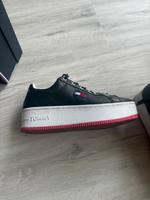 Tommy Hilfiger Sneaker Gr.39 Schleswig-Holstein - Plön  Vorschau