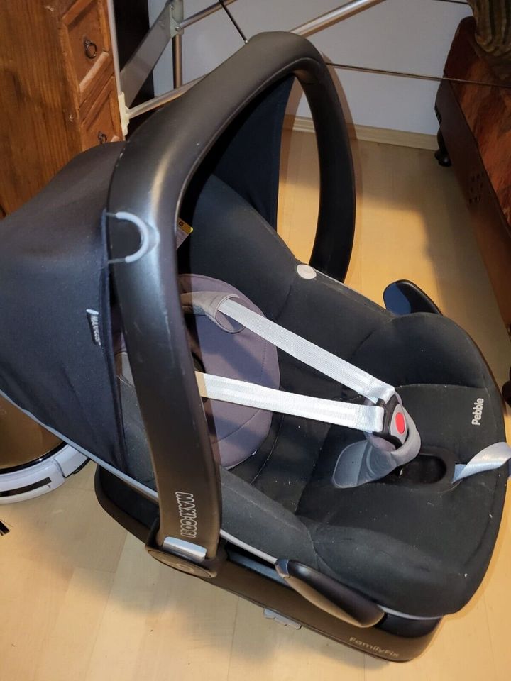 Maxi Cosi Pebble Babyschale Baby Kindersitz Pebel + Family Fix + in Weiden (Oberpfalz)