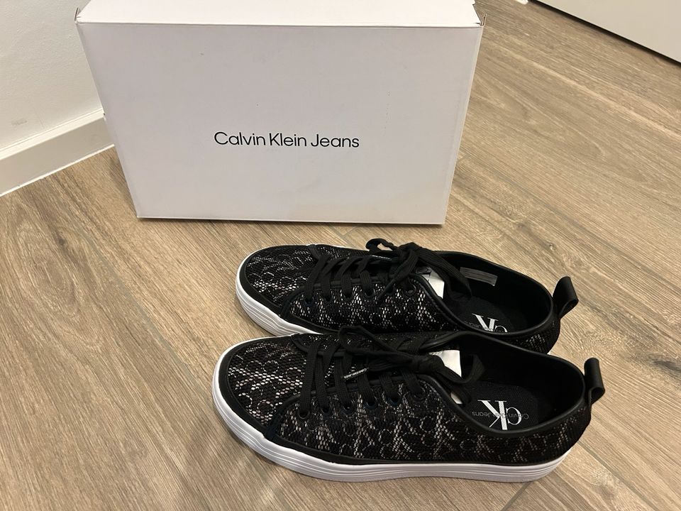 Calvin Klein Schuhe Sneaker Stoffschuhe schwarz/weiß Gr.40 Neuwe. in Hennef (Sieg)