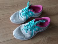 Nike Revolution 4 Turnschuhe Mädchen Gr.36 Hessen - Solms Vorschau