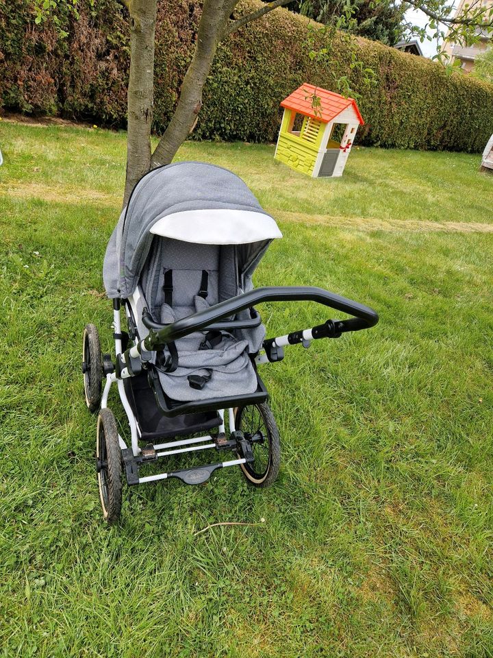 Sehr gut erhaltenen Kinderwagen der Marke Feder F03 in Reichenbach (Vogtland)