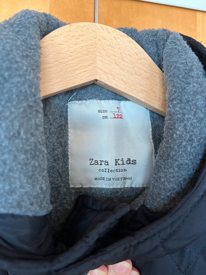 Zara Kids Steppjacke schwarz in 122 : 7 Jahre in Lauf a.d. Pegnitz