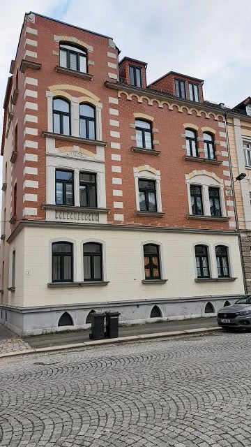 Geräumig, bezahlbar mit Wintergarten und Balkon in Stadtlage in Zwickau