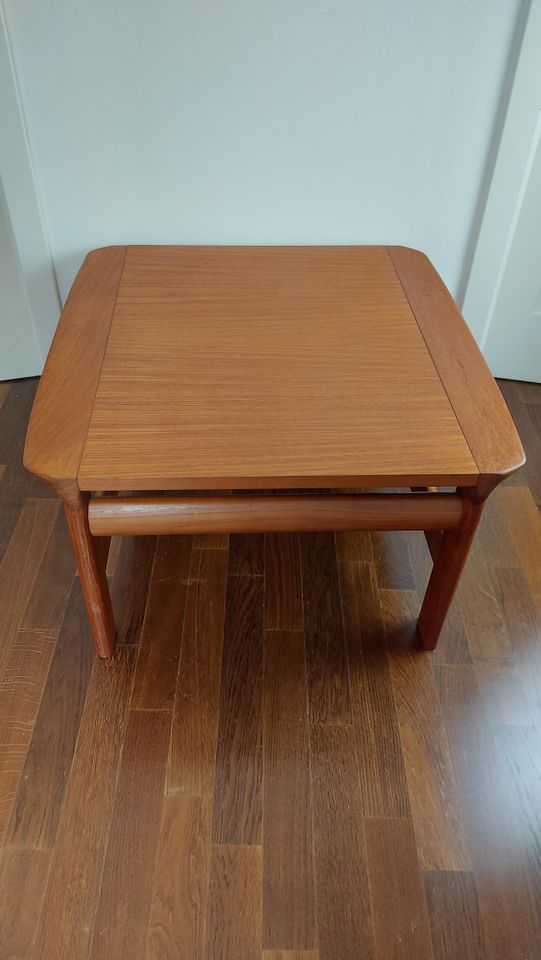 Mid Century Teak Couchtisch, Beistelltisch Sven Ellekaer 60er in Hamburg