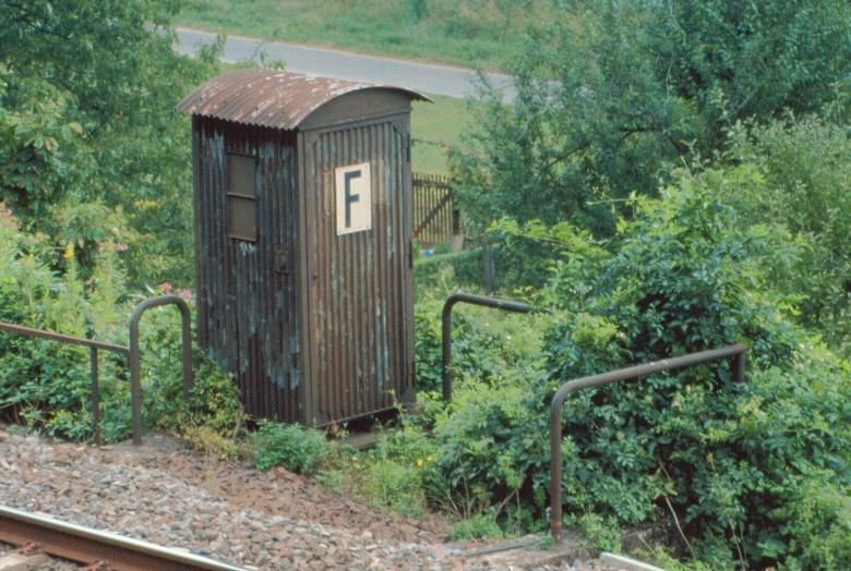 SUCHE DB Wellblechhütte, Fernsprechbude, Unterstand in Heidelberg