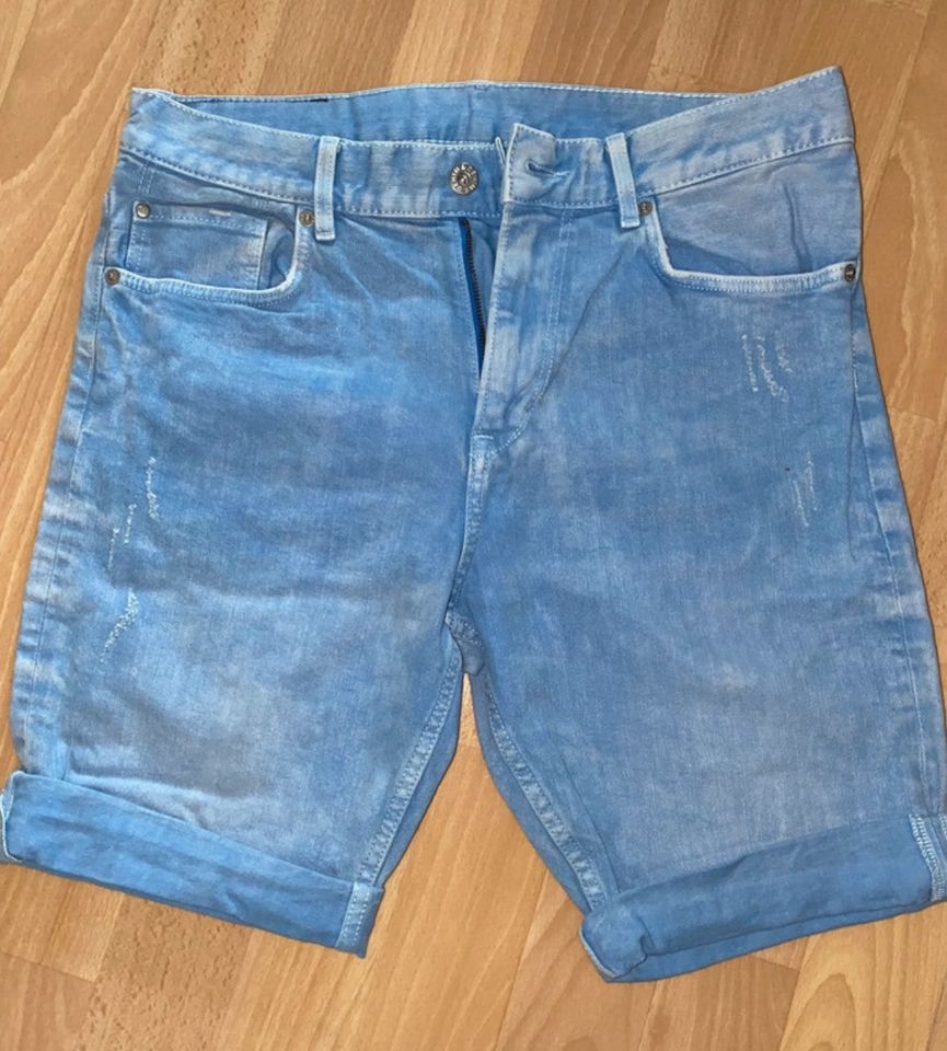 Jeansshorts Gr. 164 von H&M für Jungen in Berlin