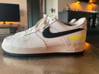 Nike Air Force 1 weiß m. schwarzen Akzenten + neon-gelber Aufschr Niedersachsen - Osnabrück Vorschau